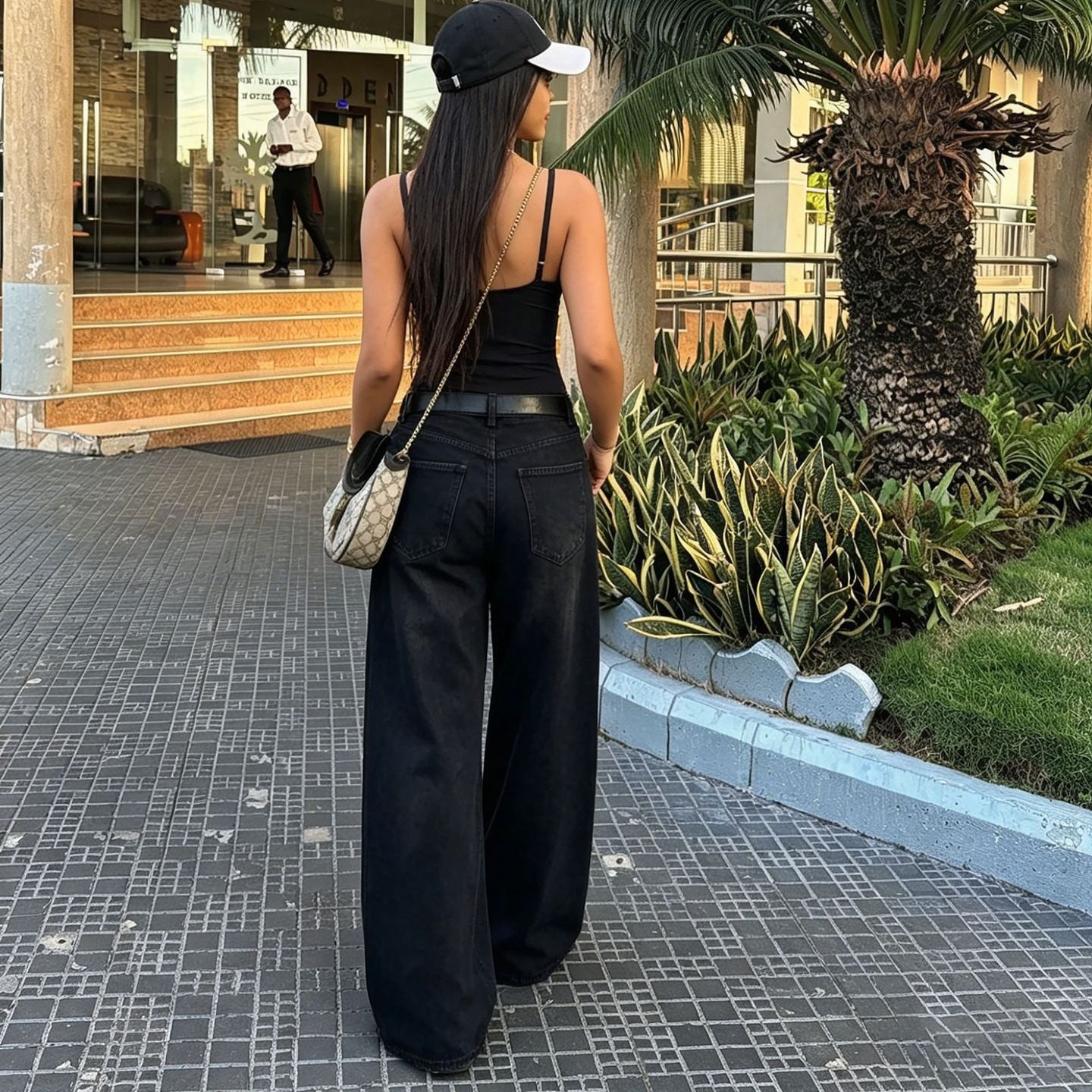 Jeans con bordado de huellas de perrito