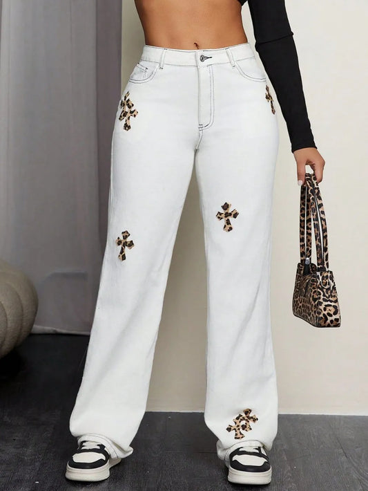 Jeans rectos con cruces de leopardo
