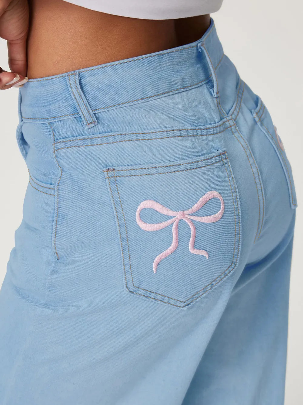 Jeans wide leg con lazos traseros